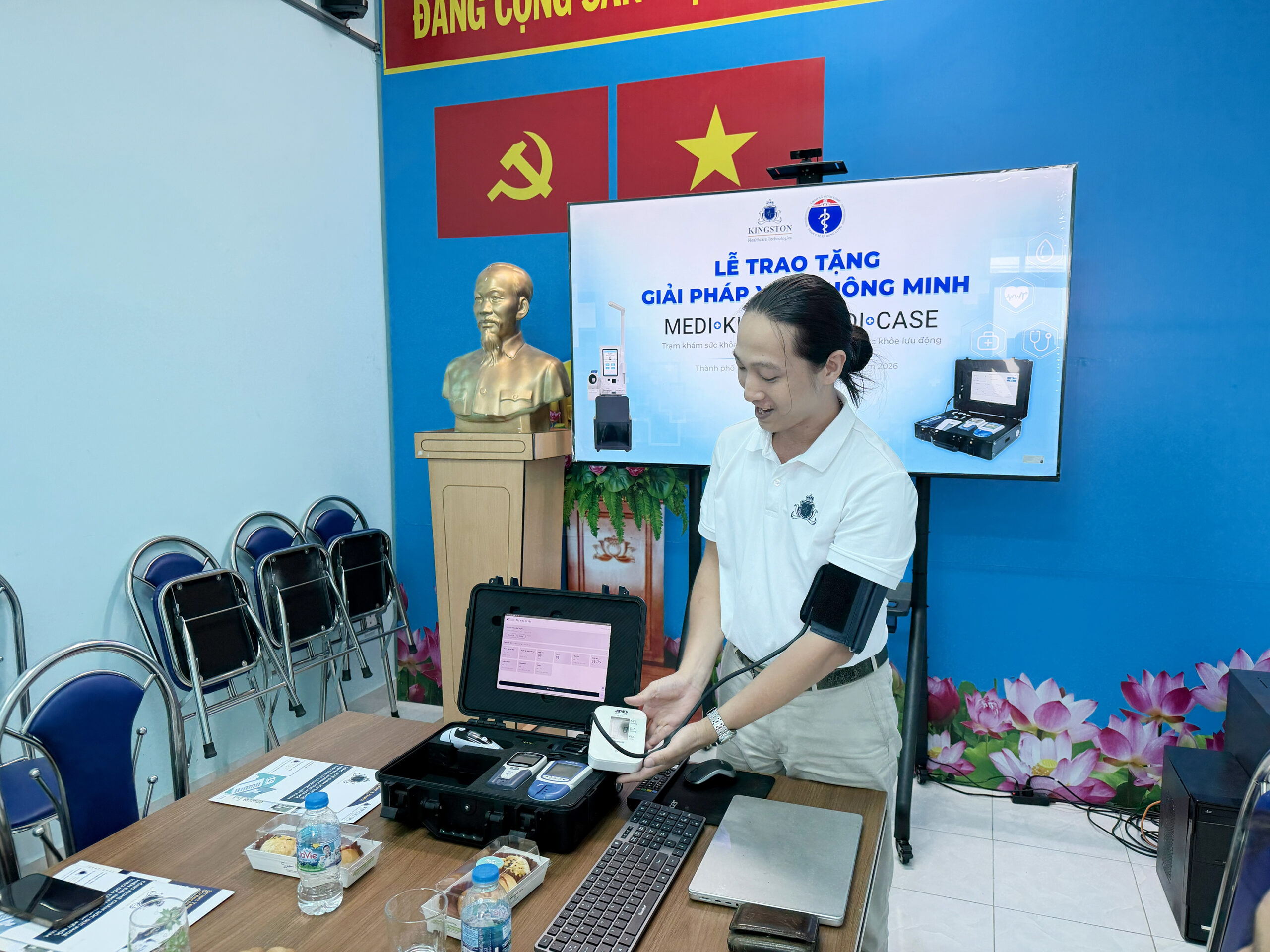 Đội ngũ y tế trải nghiệm Medi-Case tại xã Hưng Long