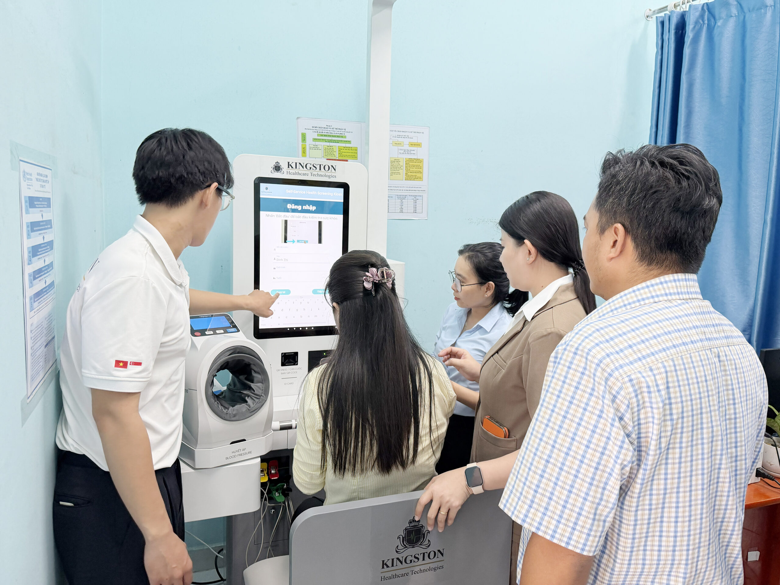 Medi-Kiosk khám sức khỏe được lắp đặt tại Trạm Y tế xã Hưng Long